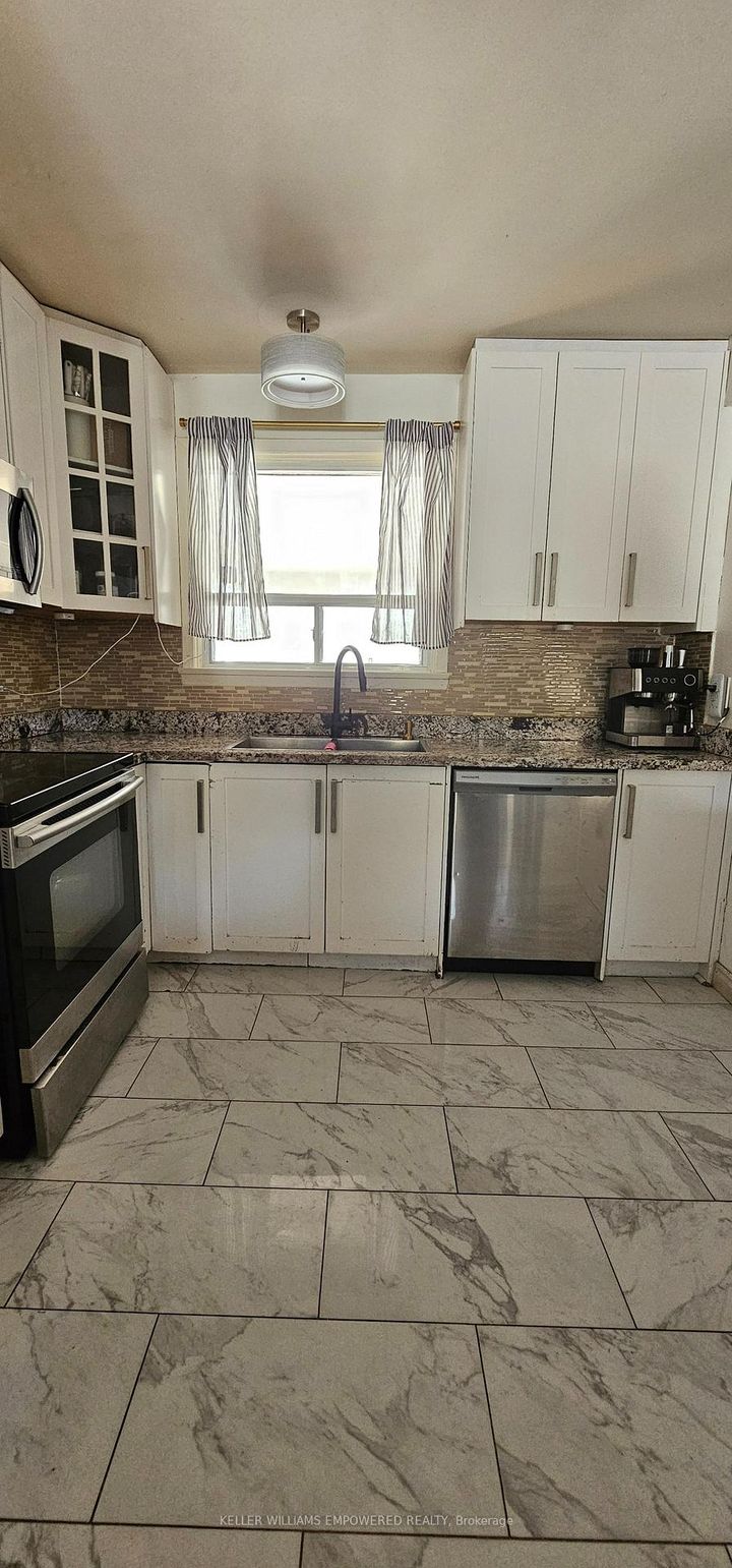 Photo 11 at 52 Endsleigh Crescent, Pleasant View, Toronto