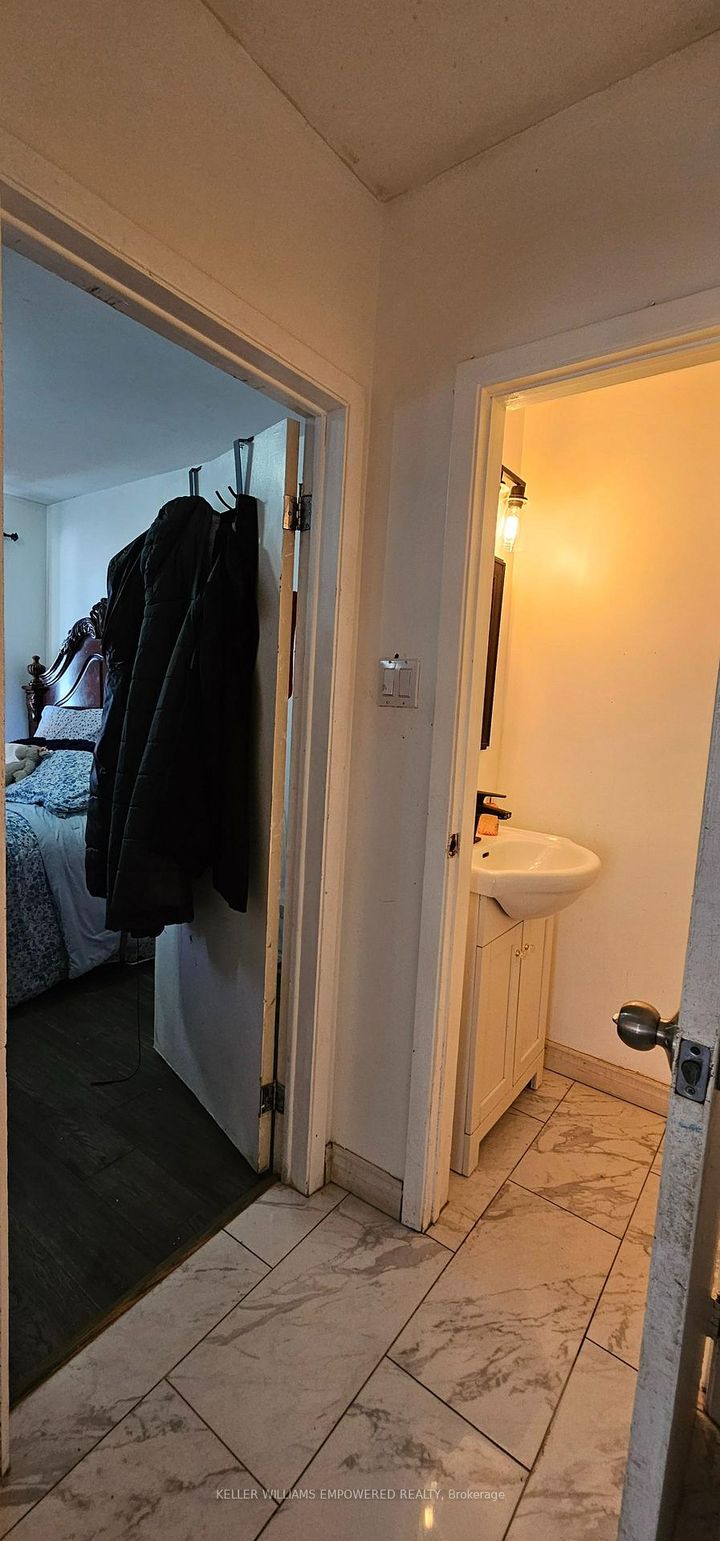 Photo 13 at 52 Endsleigh Crescent, Pleasant View, Toronto