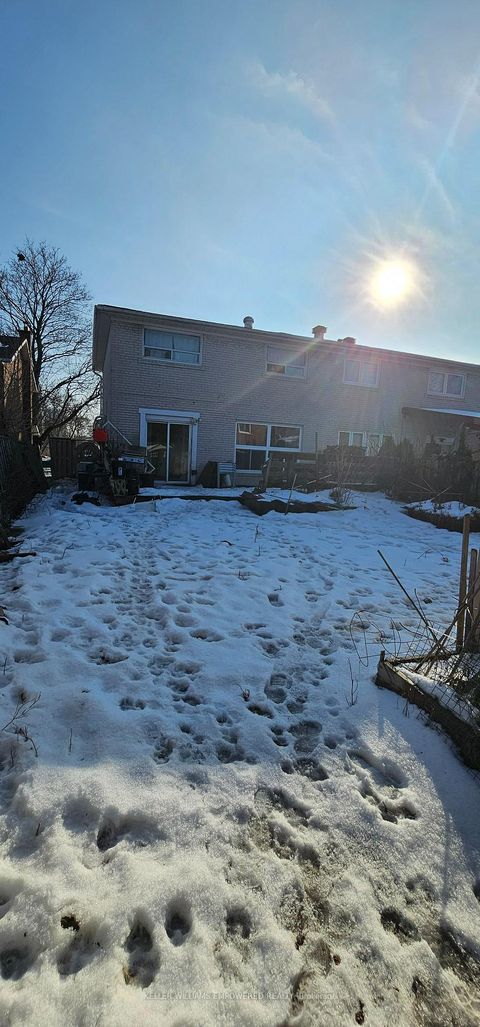 Photo 1 at 52 Endsleigh Crescent, Pleasant View, Toronto