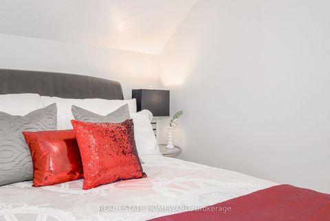 Photo 23 at 93 Agnes Street, O'Neill, Oshawa