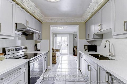 Photo 16 at 7 Creekwood Court, West Woodbridge, Vaughan