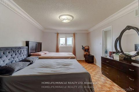 Photo 19 at 7 Creekwood Court, West Woodbridge, Vaughan