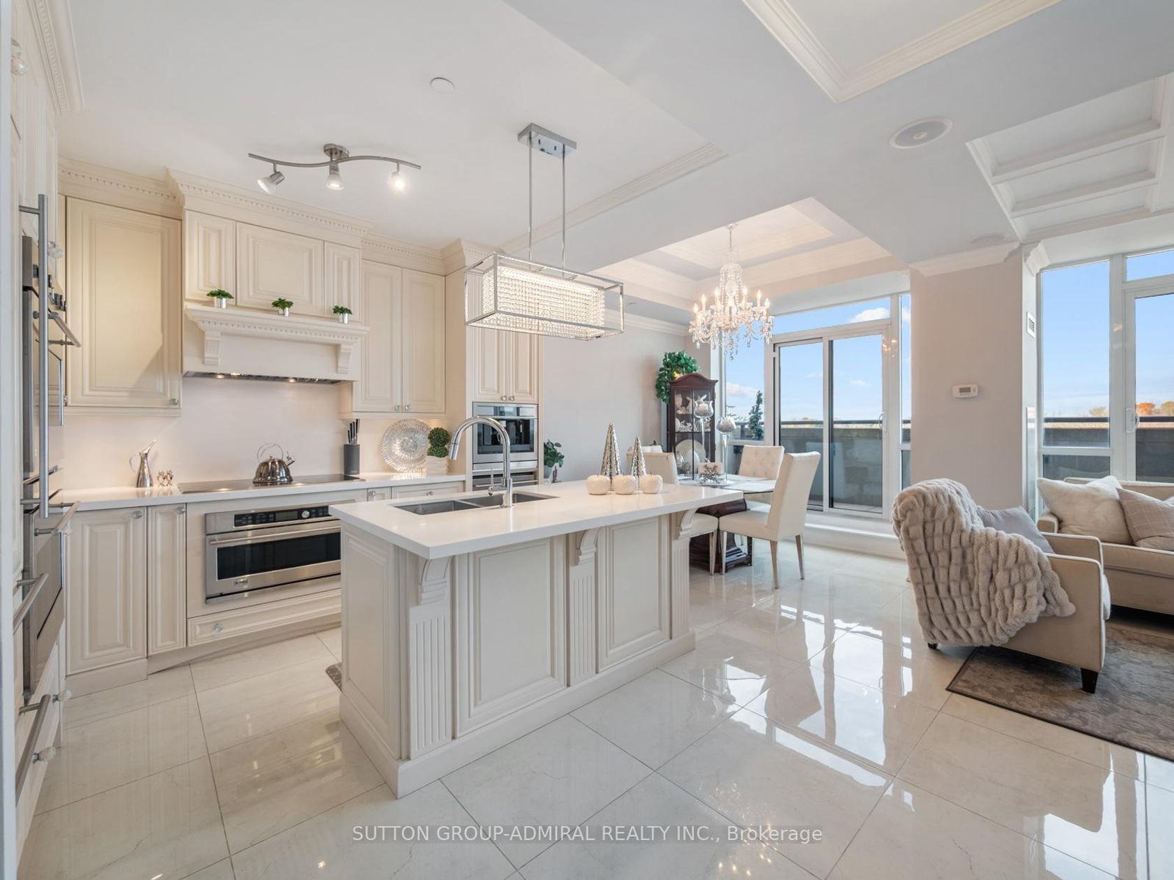 705 - 4700 Highway 7, East Woodbridge, Vaughan photo number 2