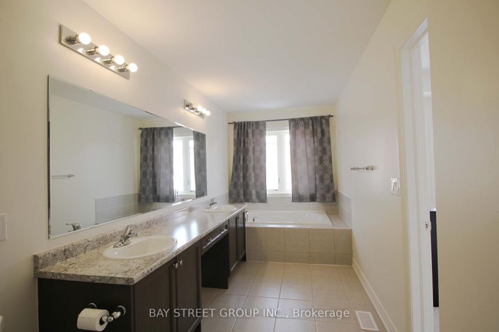 Photo 9 at 3903 Tufgar Crescent, Alton, Burlington