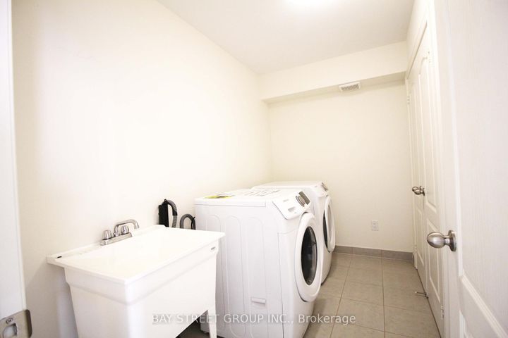 Photo 10 at 3903 Tufgar Crescent, Alton, Burlington