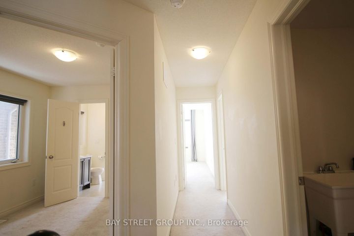 Photo 11 at 3903 Tufgar Crescent, Alton, Burlington