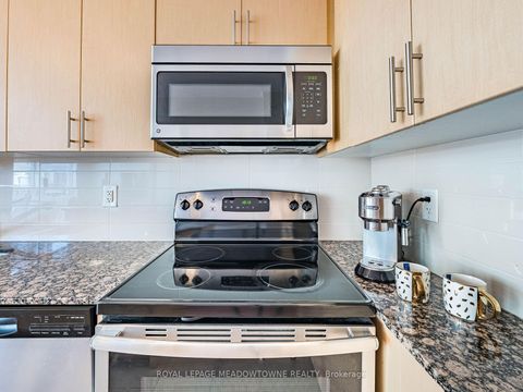 Photo 15 at 832 - 830 Lawrence Avenue W, Glen Park, Toronto