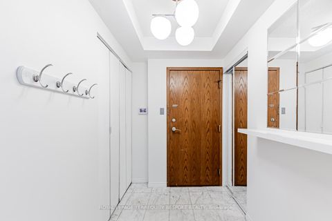 Photo 6 at 811 - 10 Queens Quay W, Waterfront Communities C1, Toronto