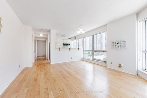 Photo 13 at 811 - 10 Queens Quay W, Waterfront Communities C1, Toronto