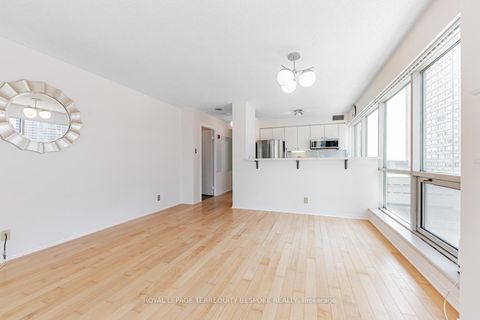 Photo 14 at 811 - 10 Queens Quay W, Waterfront Communities C1, Toronto