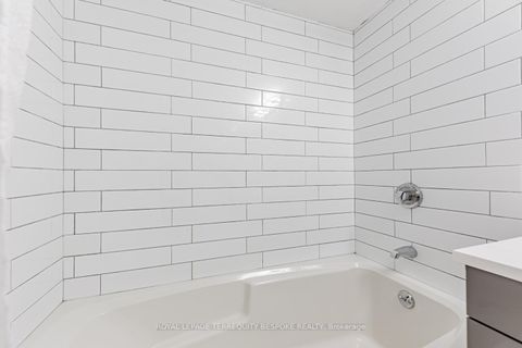 Photo 17 at 811 - 10 Queens Quay W, Waterfront Communities C1, Toronto