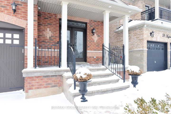 Photo 2 at 26 Maybeck Drive, Credit Valley, Brampton