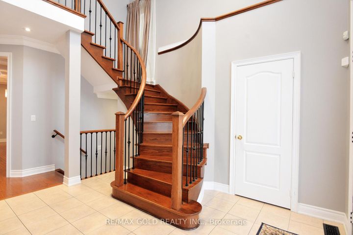 Photo 3 at 26 Maybeck Drive, Credit Valley, Brampton