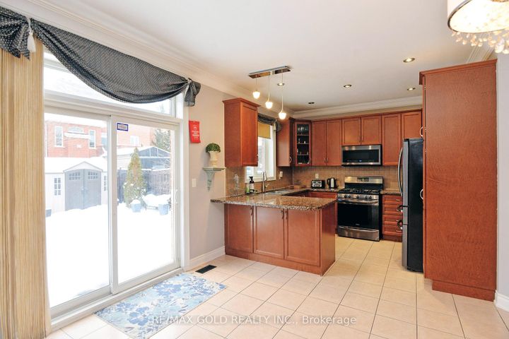 Photo 12 at 26 Maybeck Drive, Credit Valley, Brampton