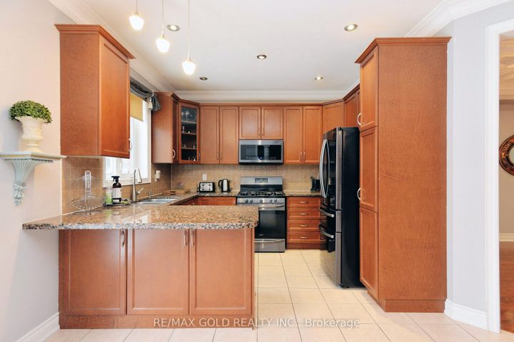 Photo 13 at 26 Maybeck Drive, Credit Valley, Brampton