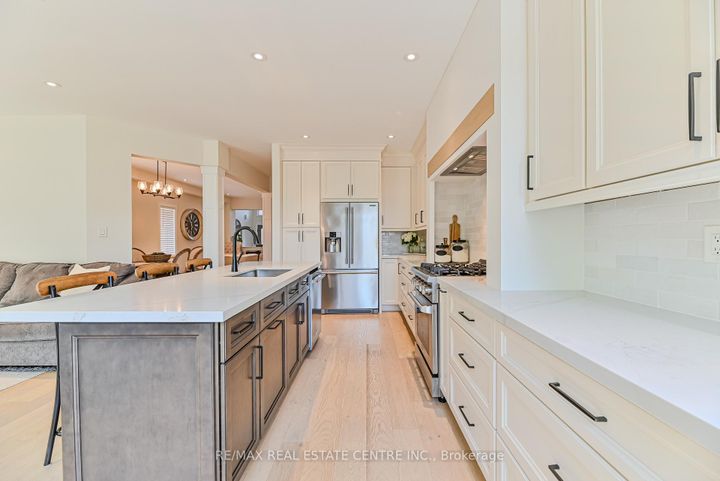 Photo 9 at 2498 Longridge Crescent, RO River Oaks, Oakville