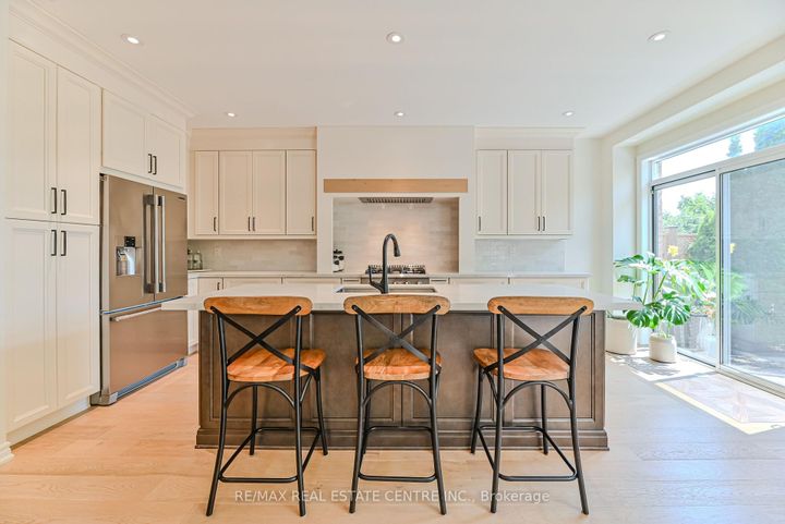 Photo 10 at 2498 Longridge Crescent, RO River Oaks, Oakville