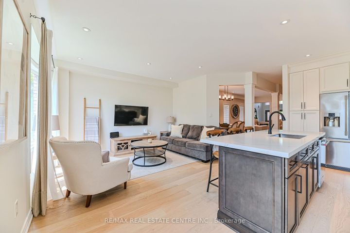 Photo 13 at 2498 Longridge Crescent, RO River Oaks, Oakville