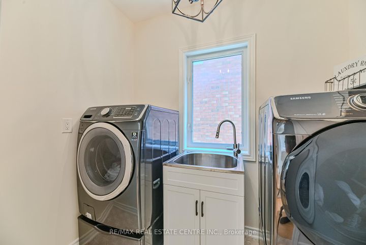 Photo 17 at 2498 Longridge Crescent, RO River Oaks, Oakville