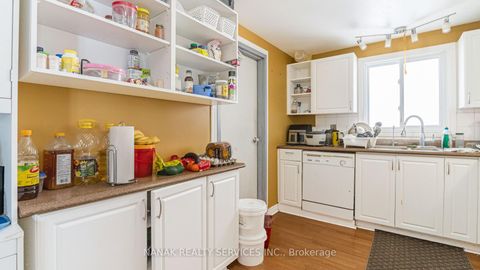 Photo 12 at 46 HICKLING Trail, Grove East, Barrie