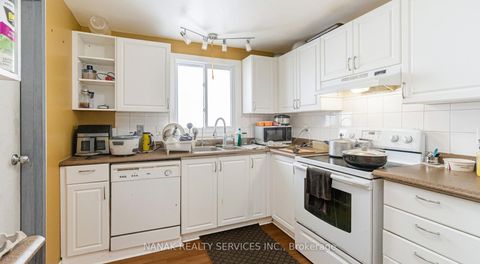 Photo 13 at 46 HICKLING Trail, Grove East, Barrie