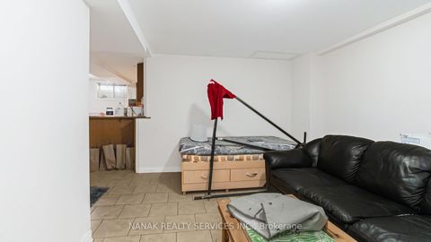 Photo 25 at 46 HICKLING Trail, Grove East, Barrie