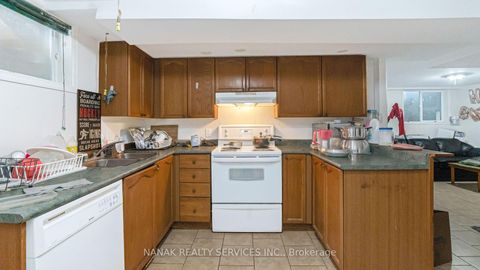 Photo 28 at 46 HICKLING Trail, Grove East, Barrie