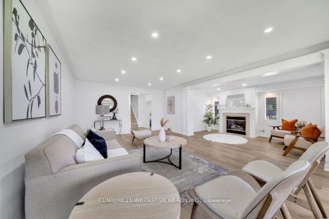 Photo 2 at 890 Briarwood Drive, Pinecrest, Oshawa