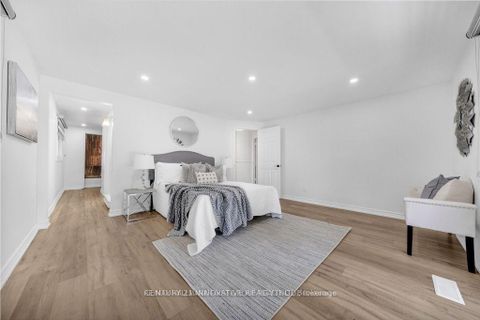 Photo 5 at 890 Briarwood Drive, Pinecrest, Oshawa