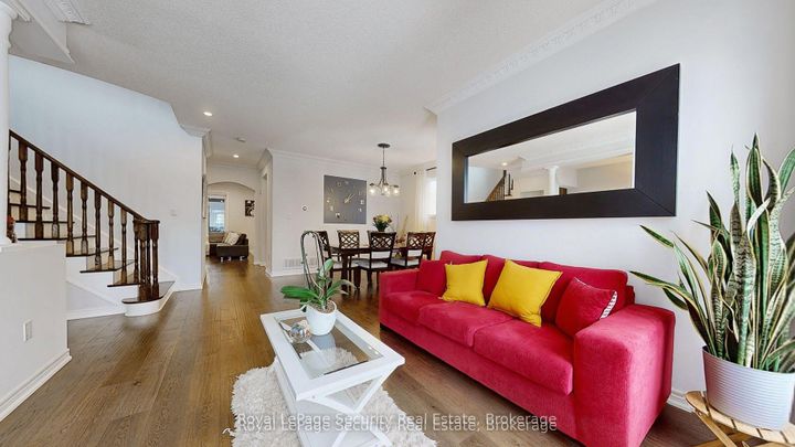 Photo 4 at 128 Daiseyfield Crescent, Vellore Village, Vaughan