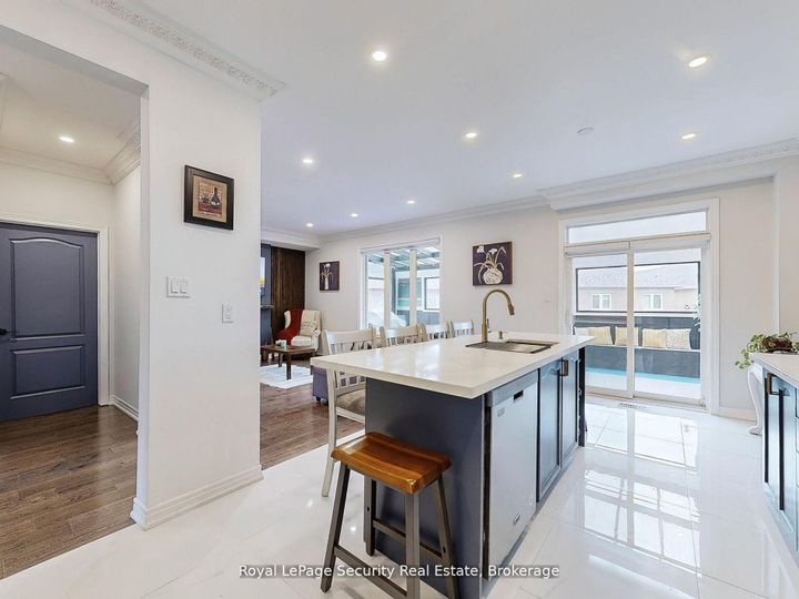 Photo 14 at 128 Daiseyfield Crescent, Vellore Village, Vaughan