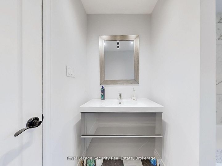 Photo 33 at 128 Daiseyfield Crescent, Vellore Village, Vaughan