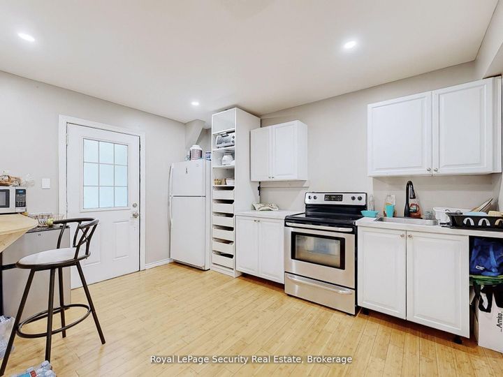 Photo 36 at 128 Daiseyfield Crescent, Vellore Village, Vaughan