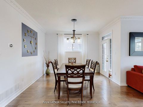 Photo 7 at 128 Daiseyfield Crescent, Vellore Village, Vaughan