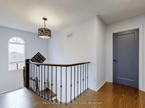 Photo 22 at 128 Daiseyfield Crescent, Vellore Village, Vaughan