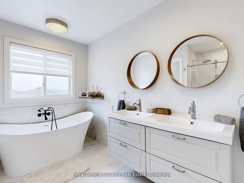 Photo 26 at 128 Daiseyfield Crescent, Vellore Village, Vaughan