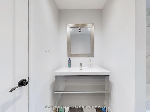 Photo 33 at 128 Daiseyfield Crescent, Vellore Village, Vaughan