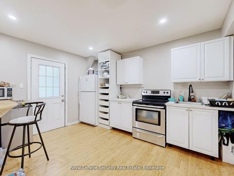 Photo 36 at 128 Daiseyfield Crescent, Vellore Village, Vaughan