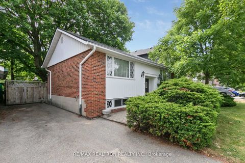 Photo 1 at 27 Elfreda Boulevard, Birchmount, Toronto