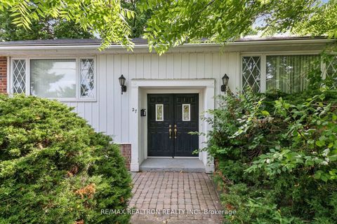 Photo 3 at 27 Elfreda Boulevard, Birchmount, Toronto