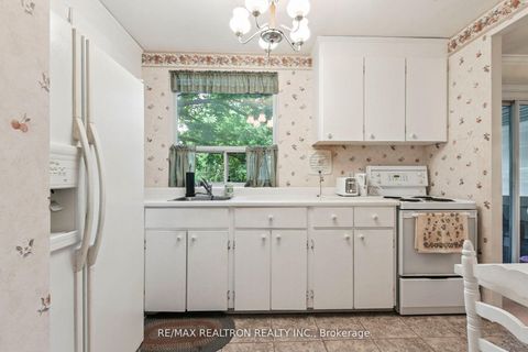 Photo 18 at 27 Elfreda Boulevard, Birchmount, Toronto