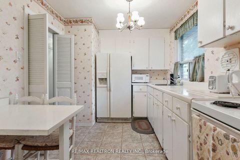 Photo 21 at 27 Elfreda Boulevard, Birchmount, Toronto