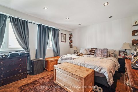 Photo 3 at 2 - 52 Old Burnhamthorpe Road, West Deane, Toronto