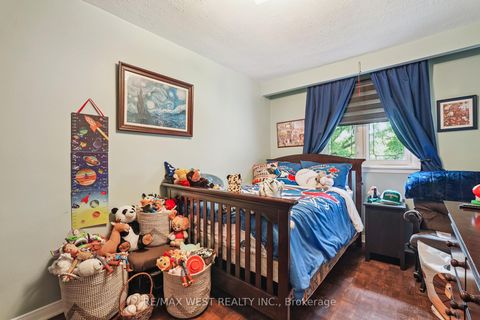 Photo 5 at 2 - 52 Old Burnhamthorpe Road, West Deane, Toronto