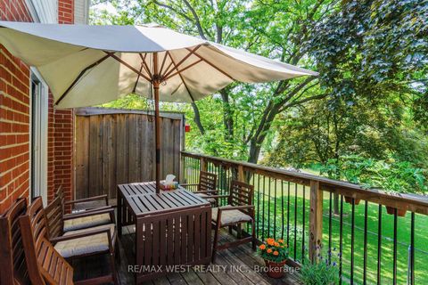 Photo 6 at 2 - 52 Old Burnhamthorpe Road, West Deane, Toronto