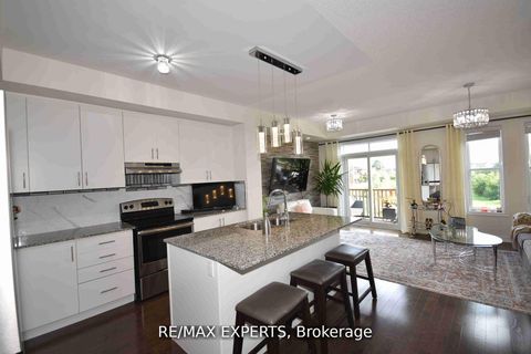 Photo 3 at 11 City Park Circle, West Woodbridge, Vaughan