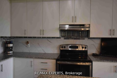 Photo 5 at 11 City Park Circle, West Woodbridge, Vaughan