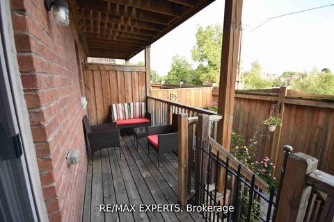 Photo 18 at 11 City Park Circle, West Woodbridge, Vaughan