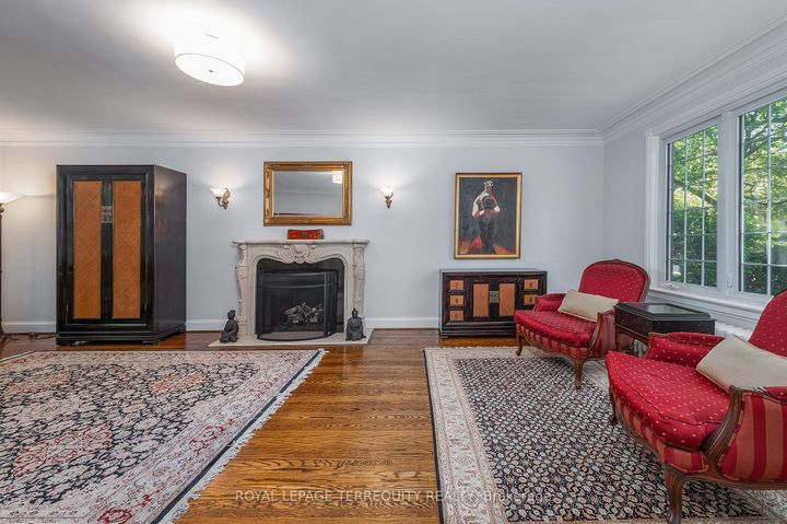 Photo 4 at 223 Riverside Drive, Swansea, Toronto
