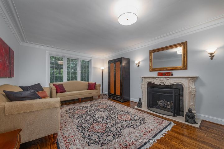 Photo 6 at 223 Riverside Drive, Swansea, Toronto